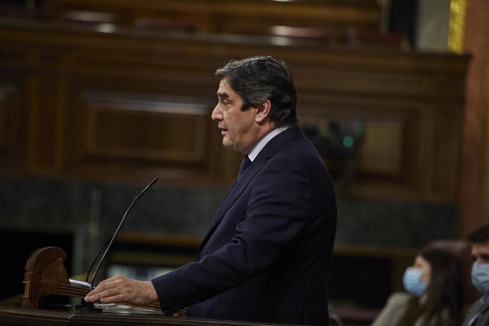 Archivo - El diputado del PP José Ignacio Echániz interviene en una sesión plenaria celebrada en el Congreso 