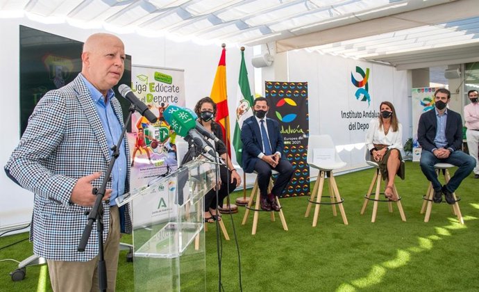 El consejero de Educación y Deporte, Javier Imbroda, presenta la Liga Edúcate en Deporte (LED) para fomentar la práctica deportiva en la adolescencia