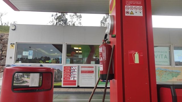 Archivo - Gasolinera en Villaviciosa (Asturias), precios de carburante, diésel, gasóleo