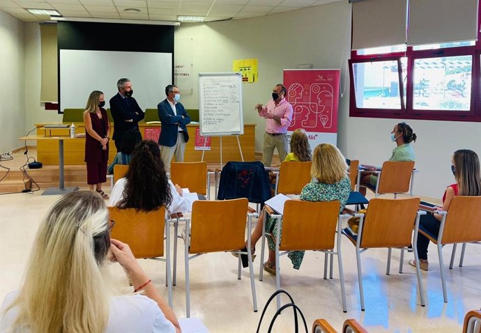 La Diputación pone en marcha un curso de formación para recepcionistas de hotel en Rincón de la Victoria