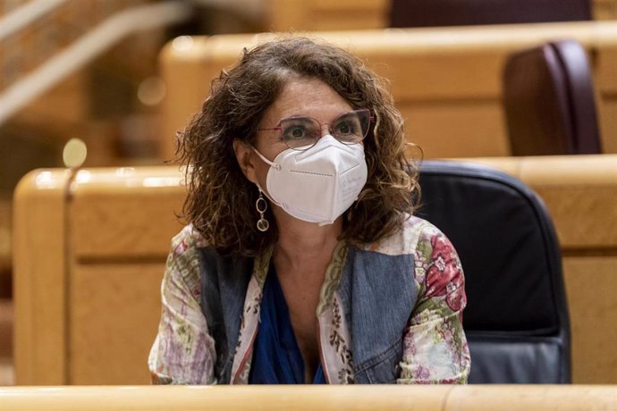 La ministra de Hacienda y Función Pública, María Jesús Montero, en una sesión de control al Gobierno en el Senado, a 5 de octubre de 2021, en Madrid, (España). El Senado celebra este martes una nueva sesión de control al Gobierno, donde los ministros de