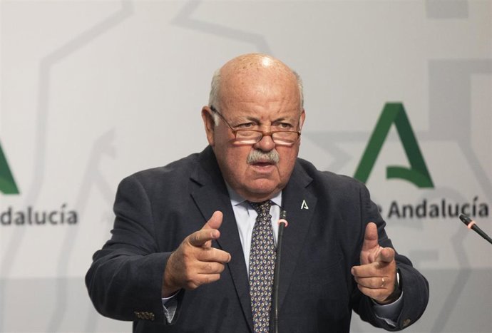 El consejero de Salud y Familias, Jesús Aguirre, durante su intervención en rueda de prensa posterior a la reunión del Consejo de Gobierno, foto de archivo