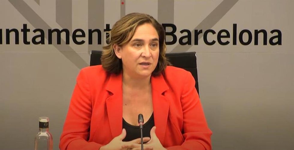 La alcaldesa de Barcelona, Ada Colau, en rueda de prensa.