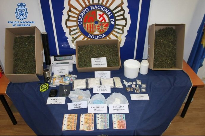 Drogas, dinero y utensilios incautados a los detenidos