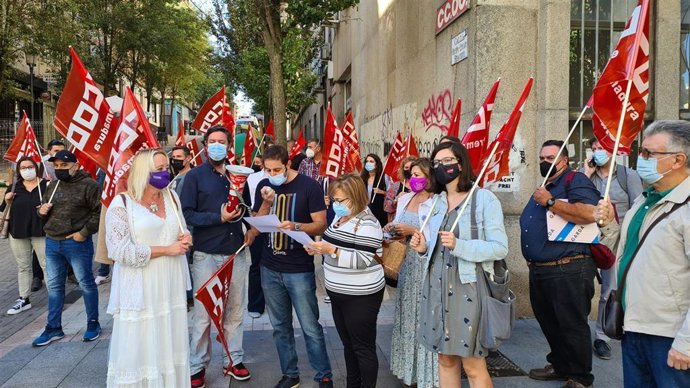 Concentración de CCOO en el Día Mundial del Trabajo Decente