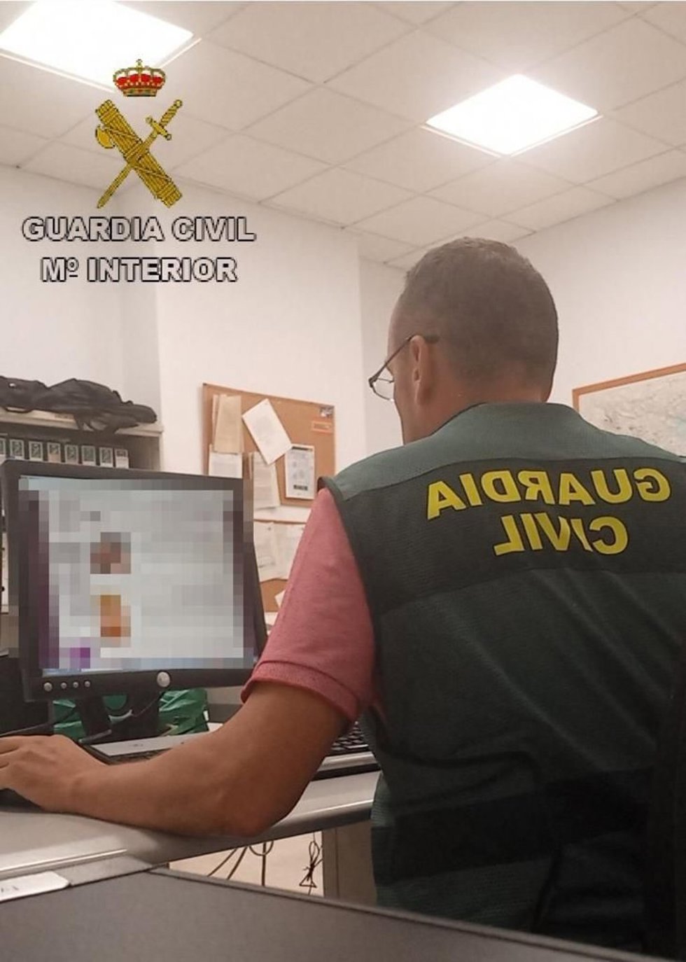 Un agente de la Guardia Civil de Huelva.