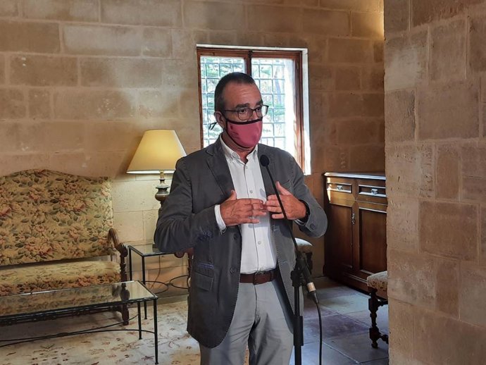 El conseller de Transición Energética, Sectores Productivos y Memoria Democrática, Juan Pedro Yllanes, tras la reunión.