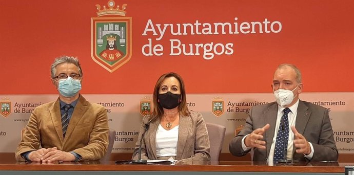 En el centro de la imagen la presidenta del Instituto Municipal de Cultura de Burgos, Rosario Pérez.