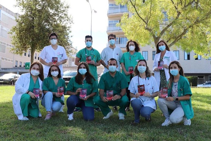 Hematólogos del Hospital Juan Ramón Jiménezde Huelva y del Centro de Transfusión que han editado el libro e imparten el curso.