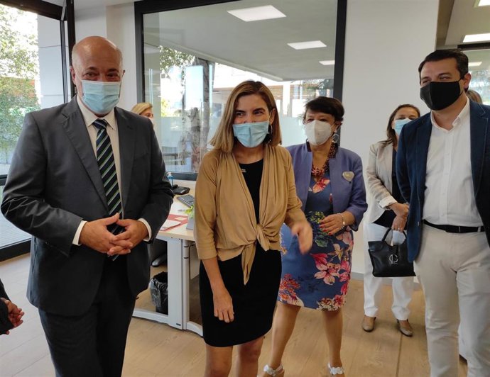 (Desde Izda.) Antonio Ruiz, Rocío Blanco, Rafaela Valenzuela Y José María Bellido, En La Visita A La Nueva Oficina Del SAE En Córdoba.