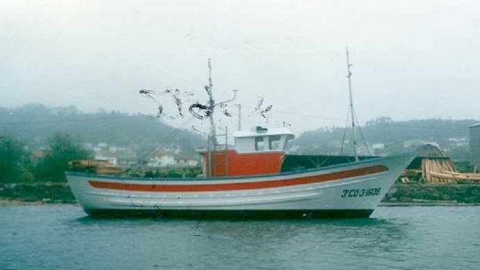 Pesquero 'Mañón 1' auxiliado al enredarse aparejos en la hélice.