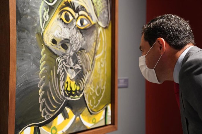 El presidente de la Junta de Andalucía, Juanma Moreno, ha asistido a la exposición 'Cara a Cara. Picasso y los maestros antiguos'