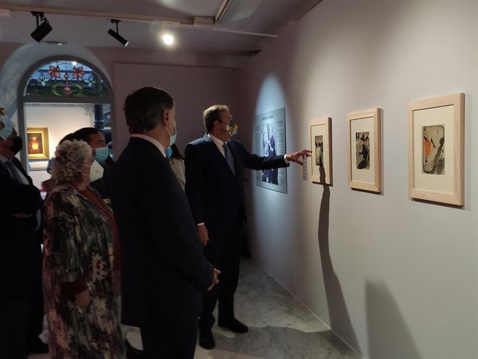 Autoridades en la inauguración de la muestra 'Toulouse-Lautrec. Obra gráfica'.