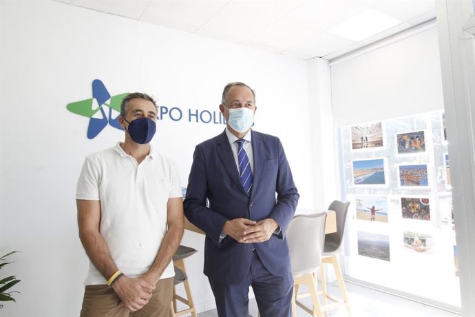 García Egea en su visita a Expo Holidays, en Aguadulce (Roquetas de Mar, Almería)