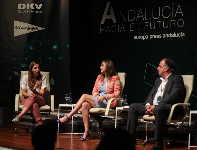 Mesa redonda sobre 'Innovación' con la participación de Paz Carreras; Patricia Úrbez y Jesús Vidal, en la sede de la Fundación Cajasol.