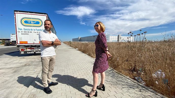 El alcalde de Siero, Ángel García, y la concejala de Urbanismo, Susana Madera.