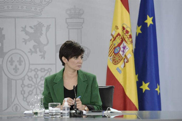 La ministra Portavoz, Isabel Rodríguez, comparece en rueda de prensa posterior al Consejo de Ministros extraordinario celebrado en Moncloa, a 7 de octubre de 2021, en Madrid (España). El Gobierno ha aprobado hoy en este consejo extraordinario el antepro