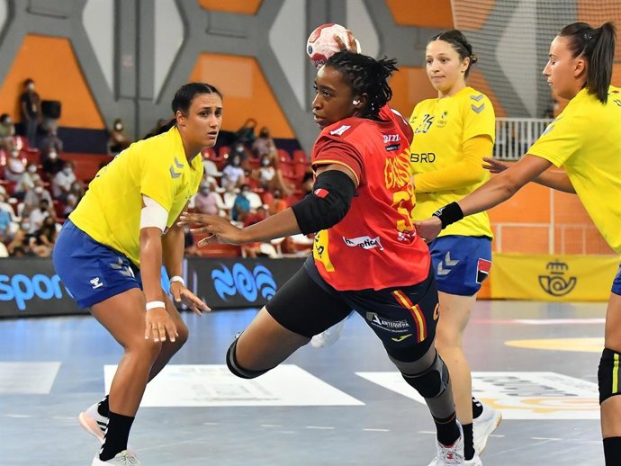 Archivo - Kaba Gassama sustituye a Eli Césareo en la lista de las 'Guerreras' para enfrentarse a Portugal.