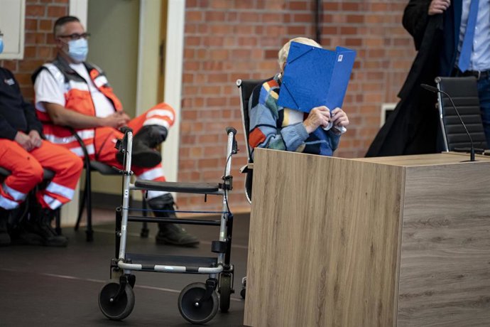 Juicio a un ex guarda del campo de concentración nazi de Sachsenhausen de cien años. 