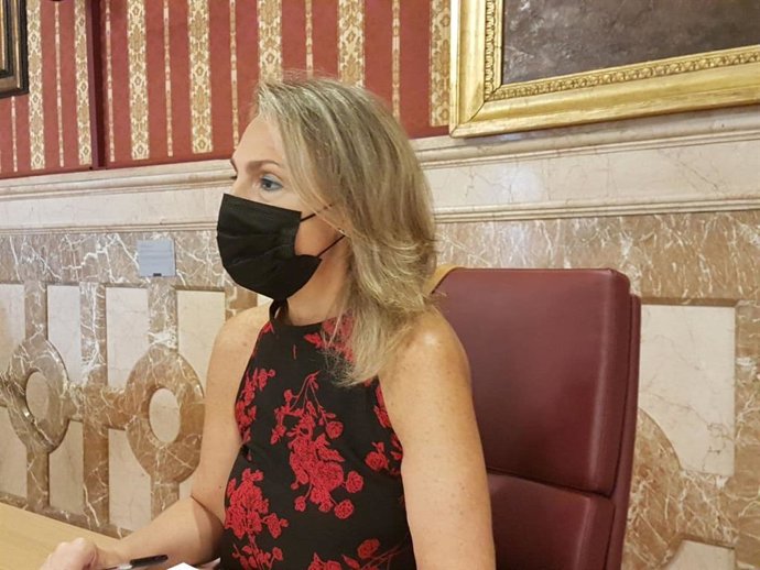 La concejal de Adelante Sevilla Eva Oliva (IU)