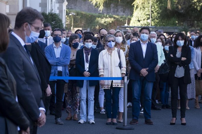 Minuto de silencio por el conselleiro de Facenda, Valeriano Martínez. 