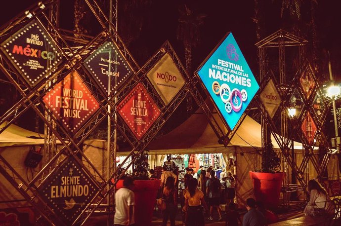 Archivo - La 27 edición del Festival de las Naciones, en el Prado de San Sebastián, acogerá este fin de semana distintas animaciones para toda la familia.