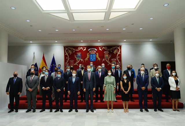 El Rey Felipe Vi con los integrantes del Consejo Canario de Turismo