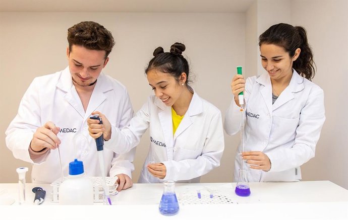 Prácticas de alumnos de la FP de Anatomía Patológica en MEDAC.