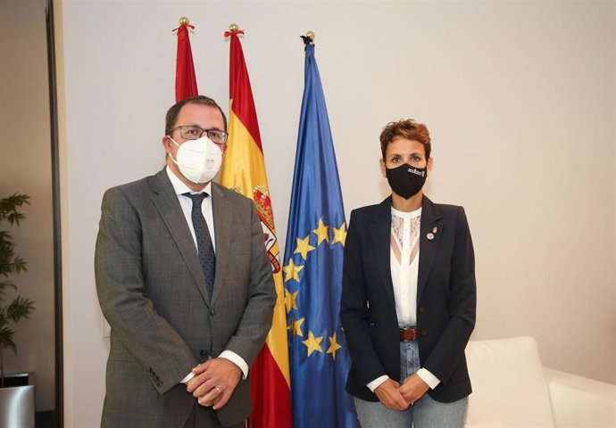 María Chivite junto al secretario general de Industria, Raúl Blanco