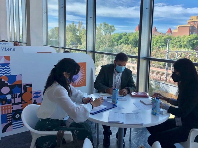 El director del Itrem, Juan Francisco Martínez, se reúne con la directora de la Oficina de Turismo de España en Viena