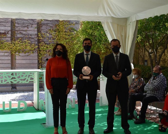 La consejera de Igualdad, en los premios de Feafes.