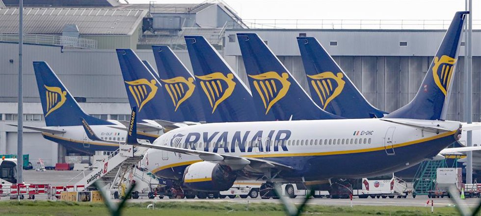Archivo - Avión de Ryanair.