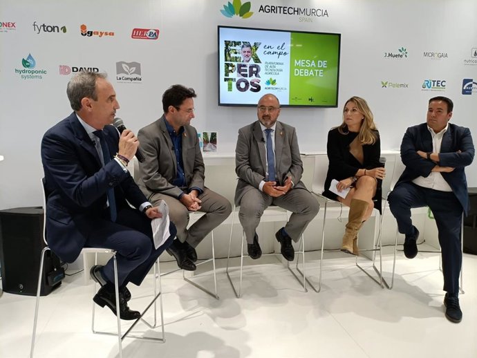 Natalia Corbalán, directora de Fundación Ingenio, durante su participación en la jornada Investigación y tecnología, claves para las soluciones ambientales en la agricultura. Caso del Mar Menor con motivo de la Feria Fruit Attraction, en Madrid