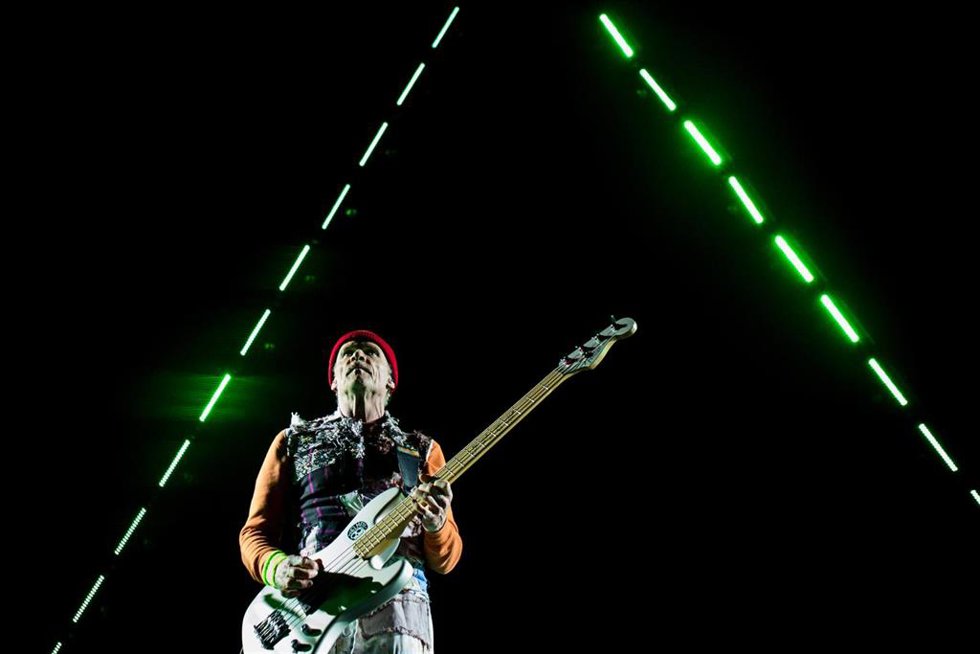 Archivo - El guitarrista Flea en un concierto previo a la pandemia