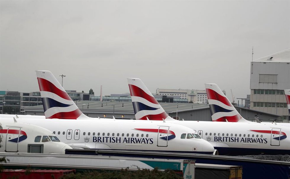 Archivo - Foto de archivo de aviones en Heathrow