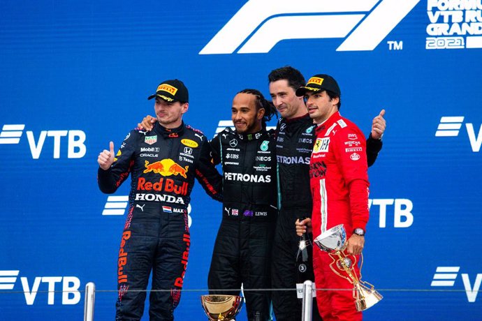 VERSTAPPEN Max (ned), Red Bull Racing Honda RB16B, portrait HAMILTON Lewis (gbr), Mercedes AMG F1 GP W12 E Performance, portrait SAINZ Carlos (spa), Scuderia Ferrari SF21, portrait during the Formula 1 VTB Russian Grand Prix 2021, 15th round of the 2021