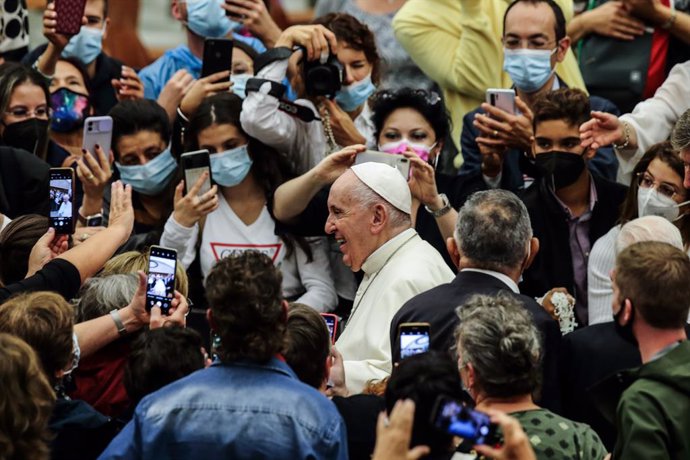06 October 2021, Vatican, Vatican City: Pope Francis interacts with the audience during his Wednesday General Audience at the Paul VI hall. Photo: Evandro Inetti/ZUMA Press Wire/dpa