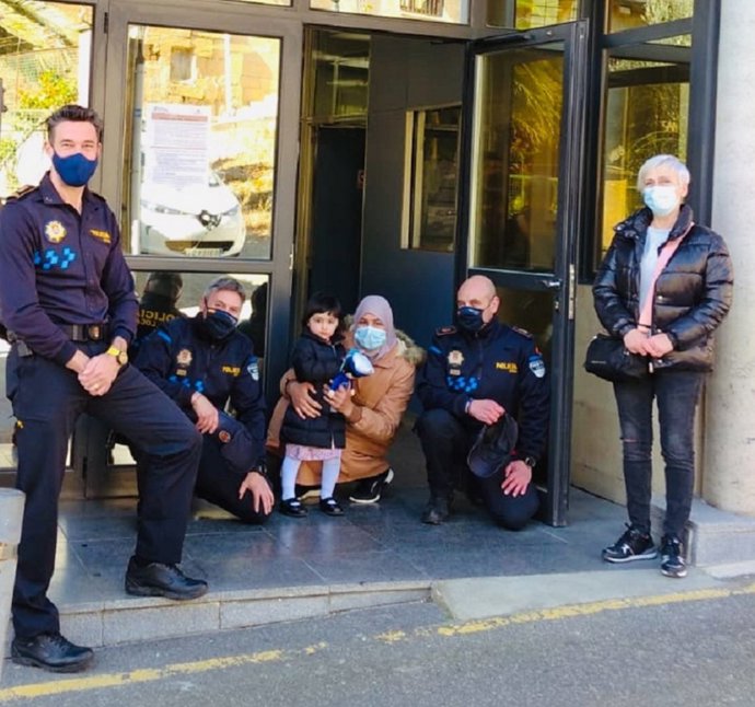 Encuentro Policías Locales  con la niña