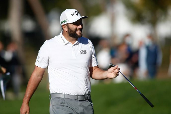 Jon Rahm sonríe durante su primera jornada en el Acciona Open de España presented by Madrid