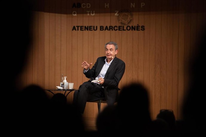 El expresidente del Gobierno José Luis Rodríguez Zapatero en la presentación de su libro