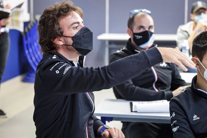 Archivo - Fernando Alonso, portrait during the briefing prior to the Alpine Parade prior the 24 Hours of Le Mans 2021, 4th round of the 2021 FIA World Endurance Championship, FIA WEC, on the Circuit de la Sarthe, on August 21 , 2021 in Le Mans, France -