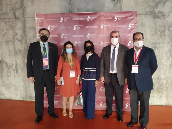 El Presidente De Sefac, Vicente J. Baixauli; La Presidenta De Sefac Extremadura, Celia De Miguel; La Secretaria Del COF De Badajoz, María Concepción García; El Director General De Asistencia Del SES, Vicente Alonso Núñez; Y El Presidente Del COF De Badaj