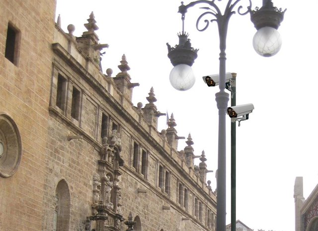 Archivo - Cámaras en Ciutat Vella
