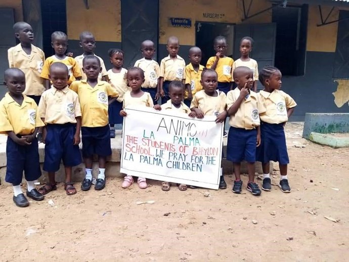 Alumnos de una escuela de Gambia se solidarizan con la sociedad de La Palma tras la erupción volcánica