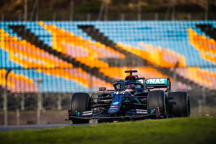 Archivo - 44 HAMILTON Lewis (gbr), Mercedes AMG F1 GP W11 Hybrid EQ Power+, action during the Formula 1 DHL Turkish Grand Prix 2020, from November 13 to 15, 2020 on the Intercity Istanbul Park, in Tuzla, near Istanbul, Turkey - Photo Antonin Vincent / D