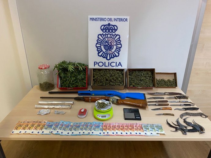 Imagen de los efectos intervenidos en la operación por la Policía Nacional