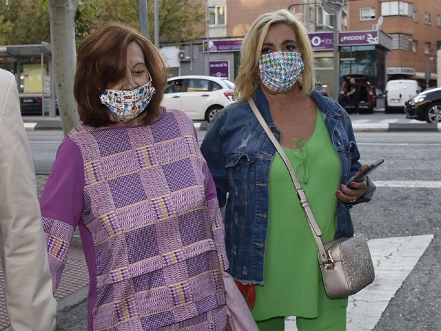 Teresa Campos y Carmen Borrego, a la salida e la peluquería