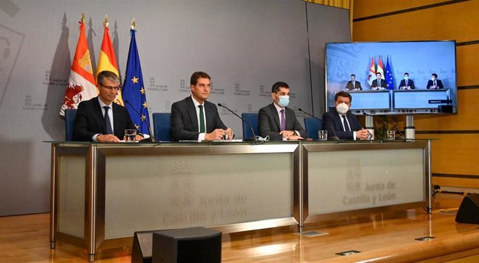 Ibáñez, en el centro de la imagen, participa en una jornada con la Fundación EXECyL