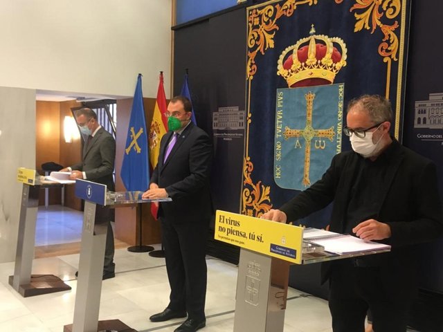 Rueda de prensa del consejero de Salud, Pablo Fernández Muñiz; el presidente del Principado, Adrián Barbón; y el director general de Salud Pública, Rafael Cofiño