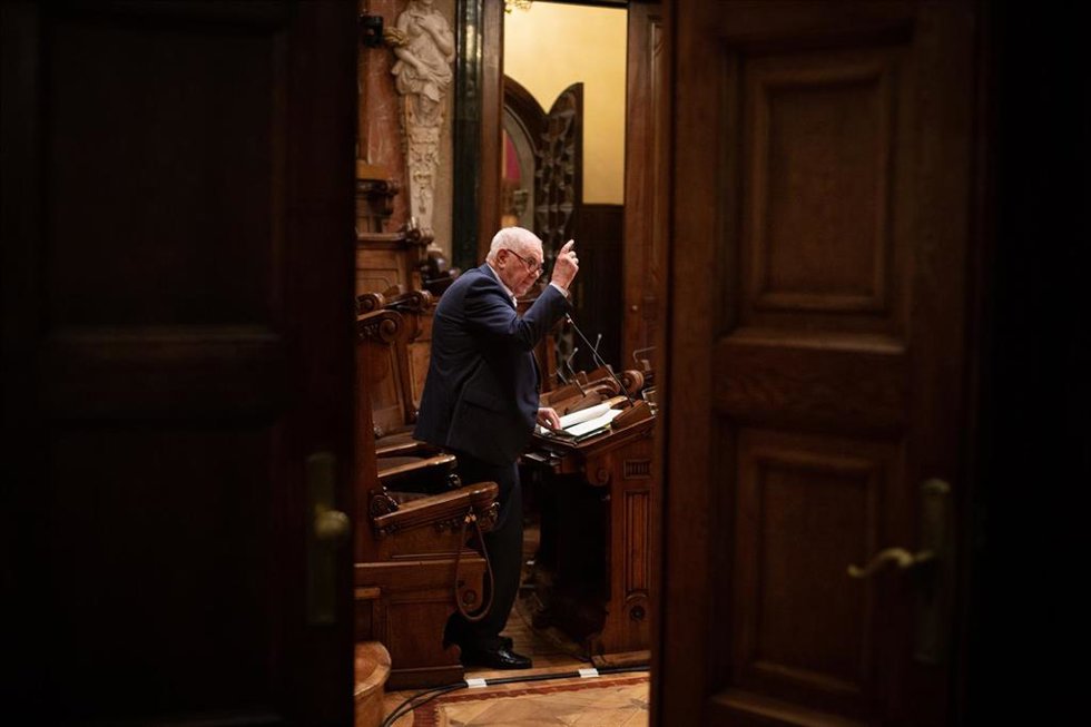 Archivo - El presidente de ERC en Barcelona, Ernest Maragall, interviene en una sesión plenaria en el Ayuntamiento de Barcelona, a 23 de julio de 2021, en Barcelona, Catalunya (España).